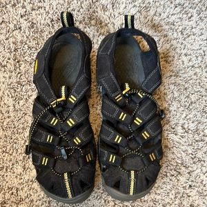 KEEN waterproof sandals GUC